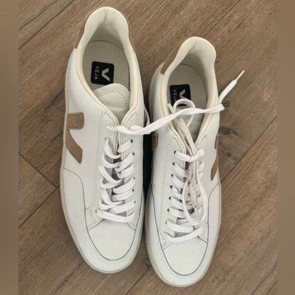 VEJA V-12 LEATHER WHITE DUNE - Picture 4 of 4